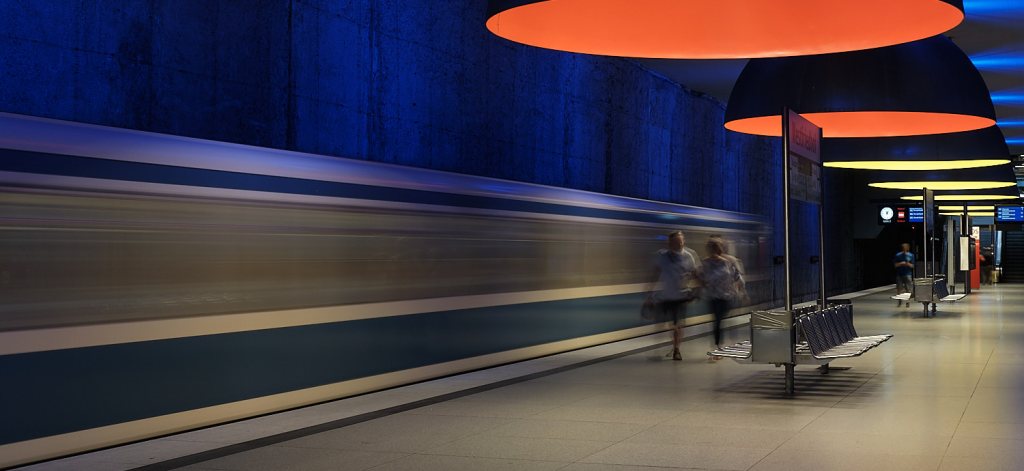 Orange and Blue at the U-Bahnhof at Westfriedhof